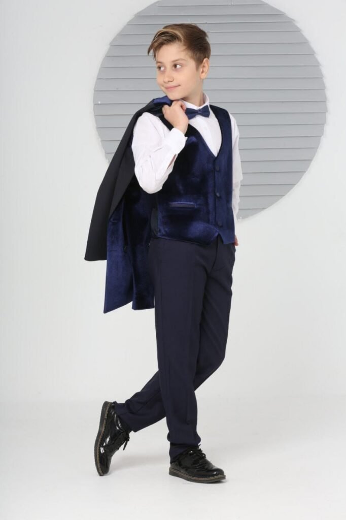 Boys double-breasted velvet wedding five-piece suit set in navy blue