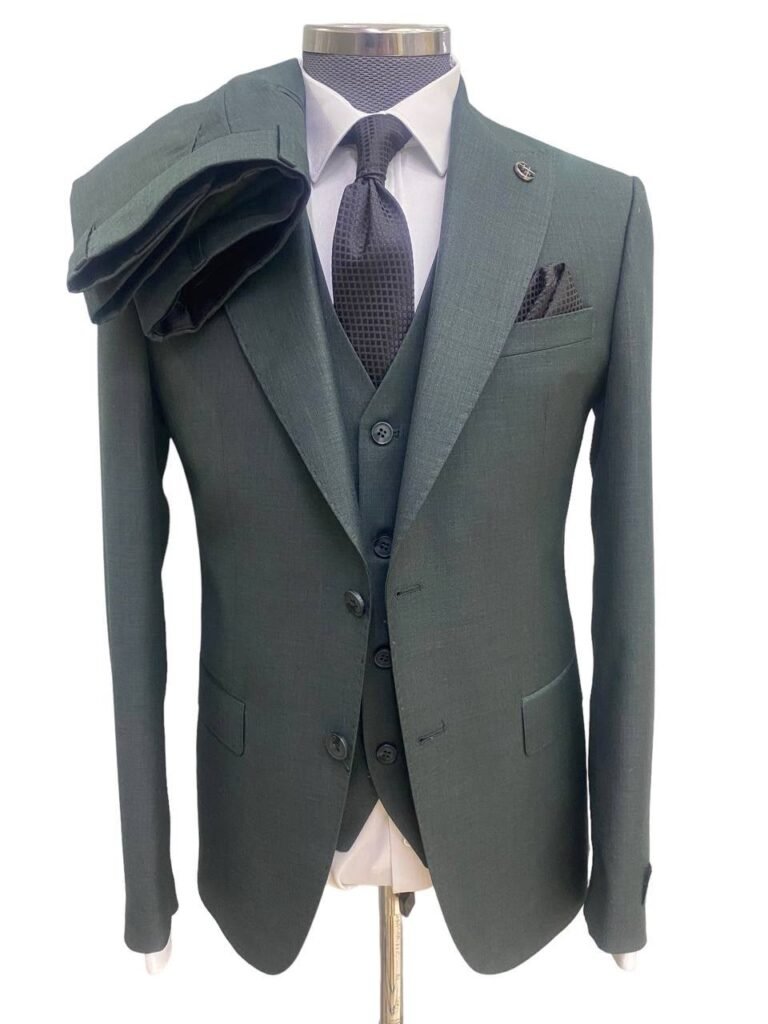 Men's dark grey three-piece 100% wool slim-fit suit for weddings, meetings and office wear
