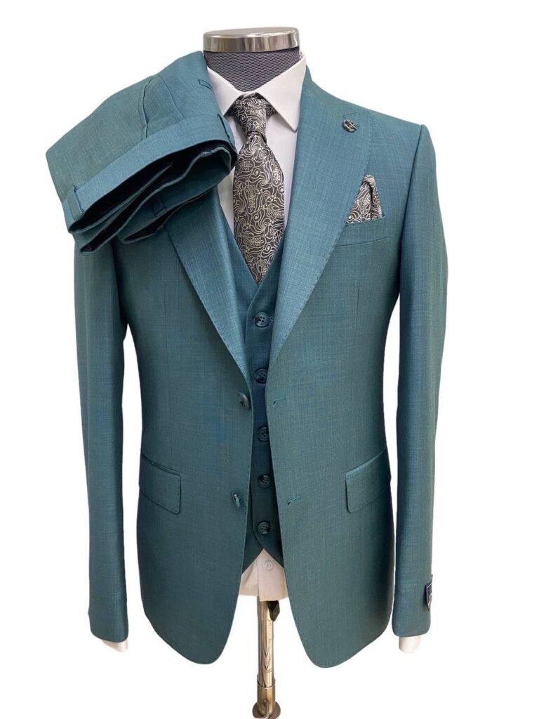 How to Choose a Men’s 3-Piece Wool Suit for a Summer Wedding