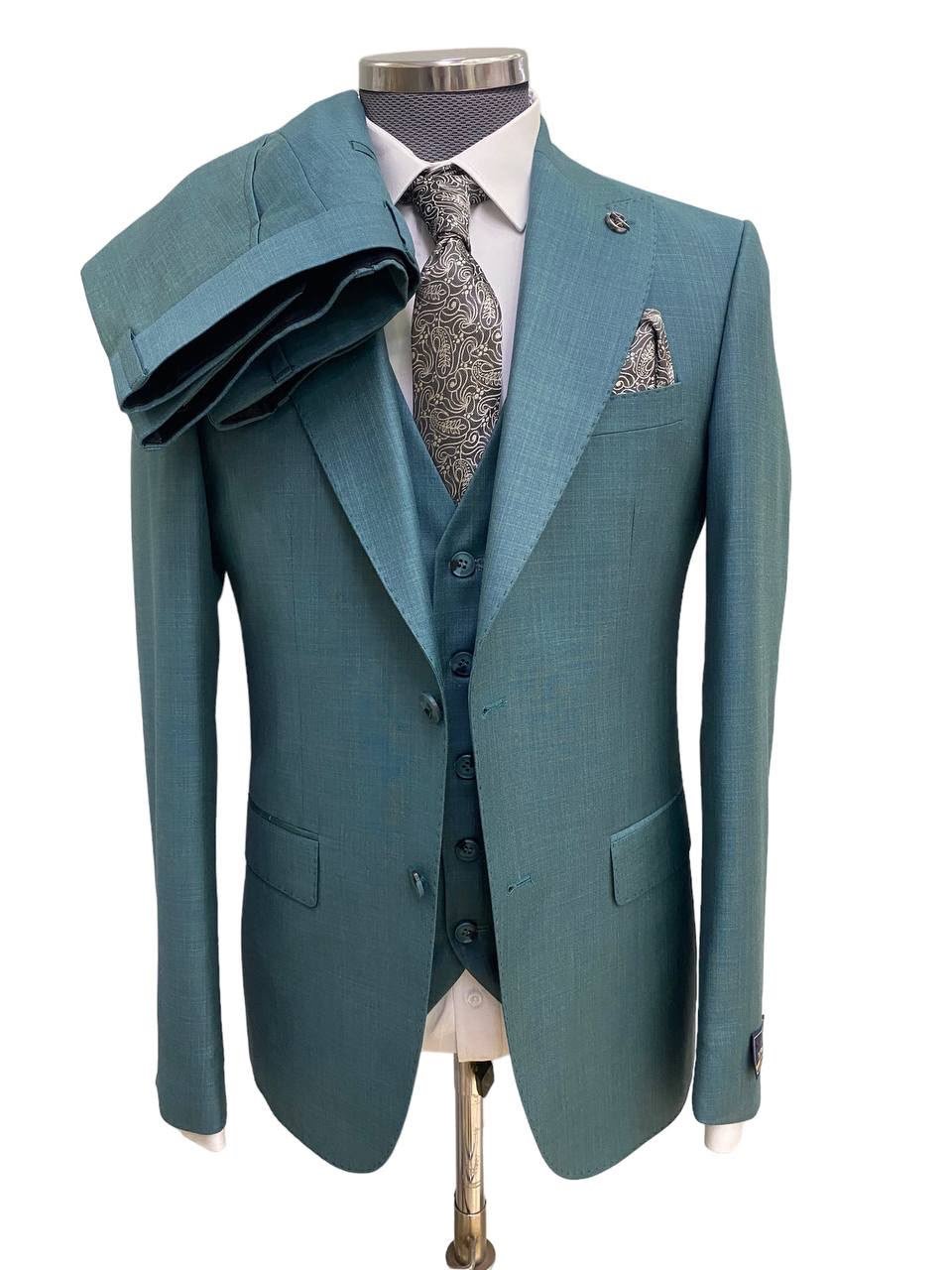 How to Choose a Men’s 3-Piece Wool Suit for a Summer Wedding